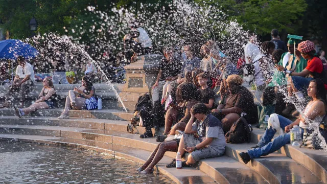 
                    Dezenas de milhões de pessoas sufocam nos EUA com vaga de calor
                