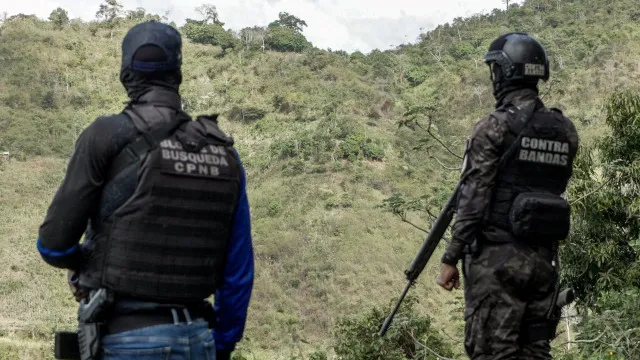 
                    Quatro polícias detidos por roubar dinheiro após sismos na Venezuela
                