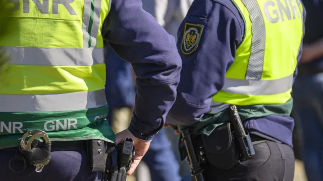 
                    Jovem suspeito de matar avó com recurso a faca em Mafra. Foi detido
                