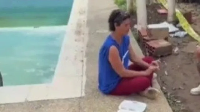 
                    Mãe dorme há 7 dias junto a escombros à espera do filho 