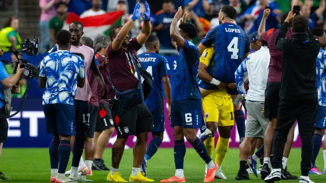 
                    Ex-internacionais lembram que sonho de Cabo Verde começou na terra batida
                
