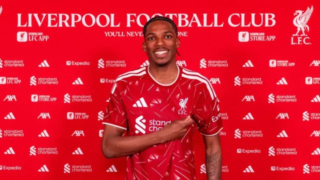Oficial: Jérémy Jacquet reforça eixo defensivo do Liverpool