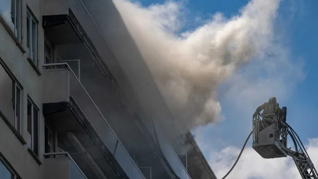 Pelo menos cinco mortos em incêndio num prédio em Antuérpia