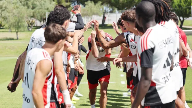 Lenglet conheceu os cantos à casa e treinou sob as ordens de Marco Silva