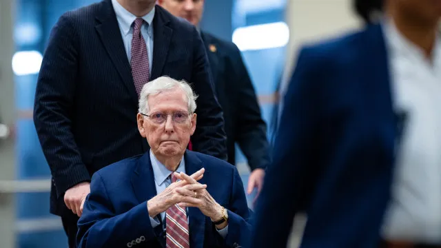Mitch McConnell terá sido hospitalizado em junho após ataque cardíaco