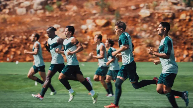 
                    Farense regressa aos treinos com os quatro reforços já integrados
                