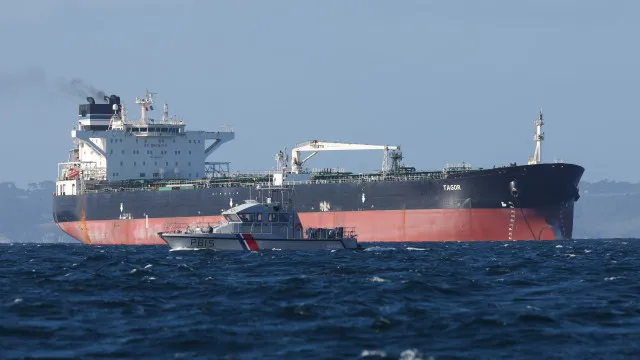 França multa proprietário de petroleiro da "frota fantasma" russa