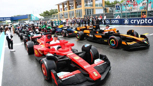 
                    F1 troca motores pelas peças. 