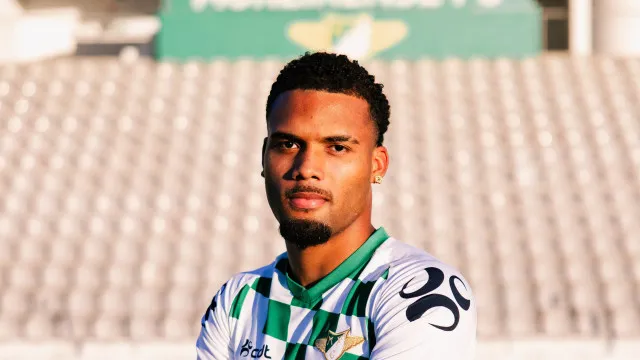 
                    Oficial: Avançado Alexandre Parsemain assina pelo Moreirense
                