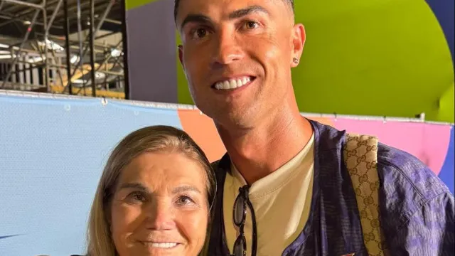 
                    Dolores Aveiro e a tradicional mensagem de apoio à seleção... e a CR7
                