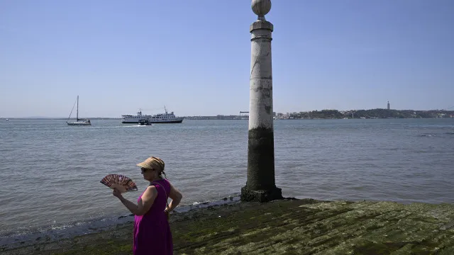 Calor vai atingir nove distritos atÃ© quinta-feira: As previsÃµes do IPMA
