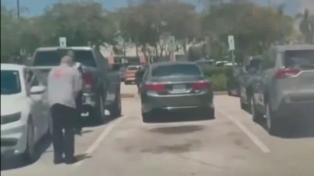 
                    EUA. Homem morto a tiro por disputa sobre lugar de estacionamento
                