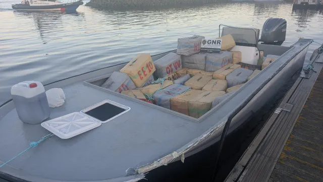 
                    Quatro detidos e cerca de 4 toneladas de droga apreendidas em Setúbal
                