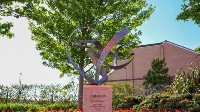 
                    Liverpool eterniza Diogo Jota e inaugura memorial às portas de Anfield
                