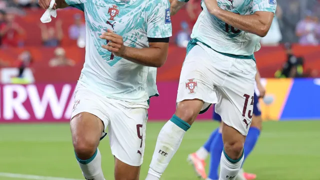 
                    EM DIRETO: Portugal impróprio para cardíacos antes do Suíça-Argélia
                
