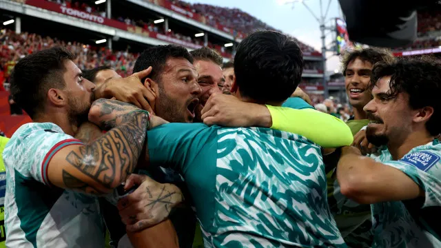 
                    22.º dia do Mundial2026 em imagens: Furacão espanhol e vulcão de Ramos
                