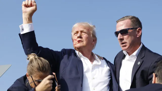 
                    Em 2024, Trump sofreu tentativa de assassinato. Serviço Secreto falhou?
                