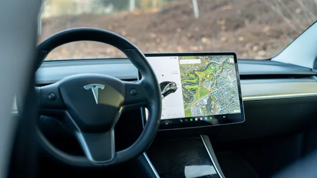 
                    Acusado de homicídio após acidente com condução autónoma da Tesla
                