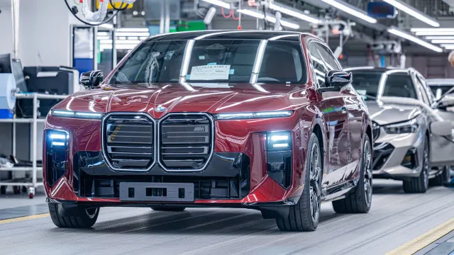 
                    Arrancou na Alemanha a produção do novo BMW Série 7
                