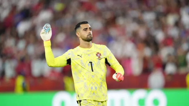 
                    Diogo Costa vira herói silencioso e FC Porto espreita encaixe milionário
                