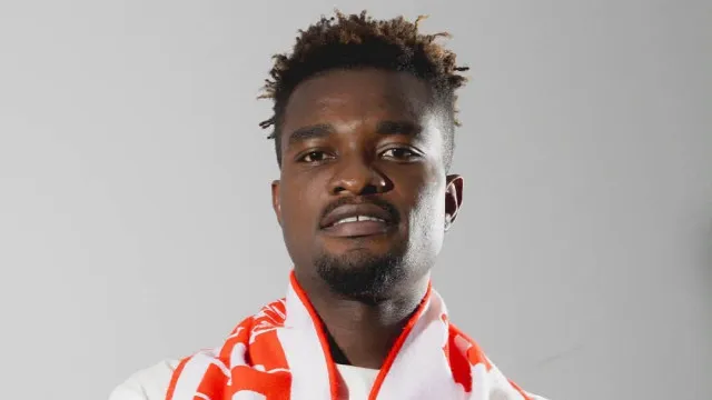 Oficial: Estrela da Amadora anuncia saÃda de Semeu Commey rumo ao LeixÃµes