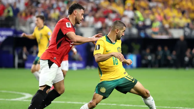 
                    Ex-Sporting ajuda Egito a vencer Austrália rumo aos 'oitavos' do Mundial
                