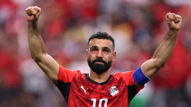 
                    Lágrimas de guerreiro. A reação de Salah após vitória histórica do Egito
                