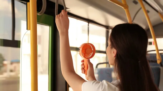 Como superar o calor extremo durante as viagens de transportes