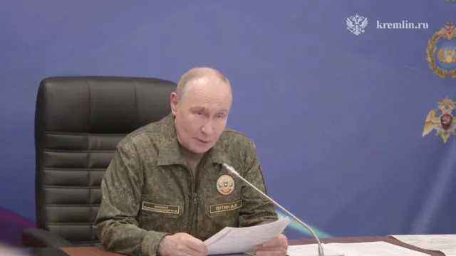 Putin surge em uniforme militar para reivindicar tomada de Kostyantynivka