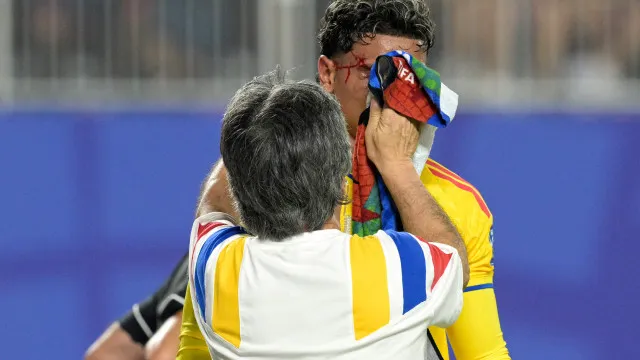 
                    Choque no Colômbia-Gana deixou Richard Ríos com cara neste estado
                