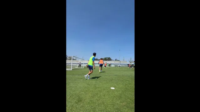 
                    Para Farioli ver. André Silva marca de pontapé de bicicleta no treino
                