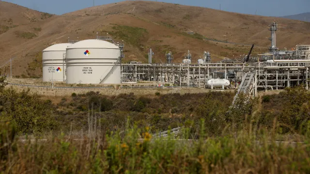 OPEP+ admite aumentar oferta de petróleo bruto pelo 5.º mês consecutivo