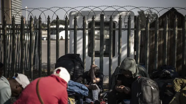 
                    Mais 60 quenianos repatriados da África do Sul por medo de ataques xenófobos
                