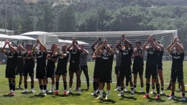 O incrível momento de comunhão entre os jogadores e adeptos do Vitória SC