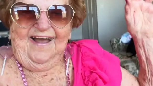 
                    Lar ameaça expulsar influencer de 96 anos devido a festas 