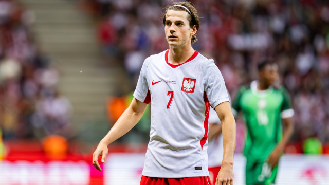 Benfica atento a Jakub Kaminski, mas há concorrência feroz pelo extremo