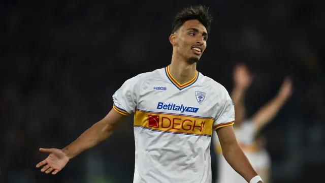 Mais um central? Benfica tenta contratar Tiago Gabriel ao Lecce