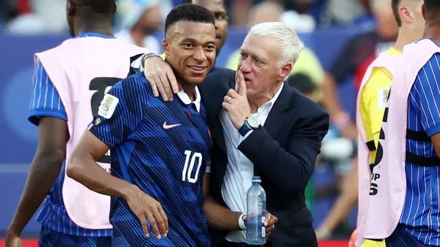 
                    Deschamps sai em defesa de Mbappé: 