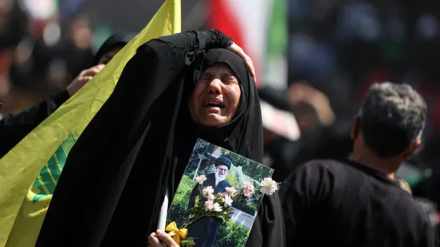 Grande oraÃ§Ã£o fÃºnebre por Khamenei ainda na ausÃªncia do filho Mojtaba