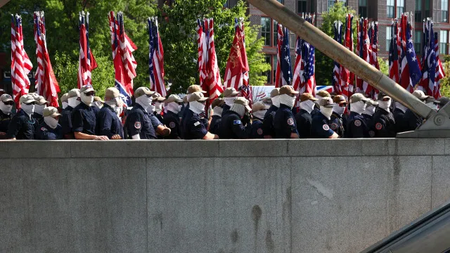 
                    Administração Trump desvaloriza desfile de supremacistas no 250.º aniversário
                