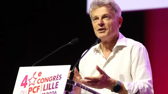 Partido Comunista FrancÃªs reelege lÃder de olho nas presidenciais de 2027