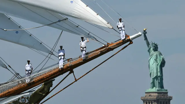Navio-Escola Sagres nas comemoraÃ§Ãµes do 250.Âº aniversÃ¡rio dos EUA