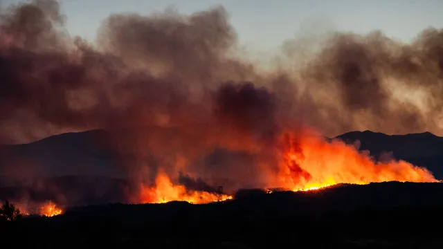 IncÃªndio no sul de FranÃ§a obriga a retirar 10 mil pessoas da regiÃ£o