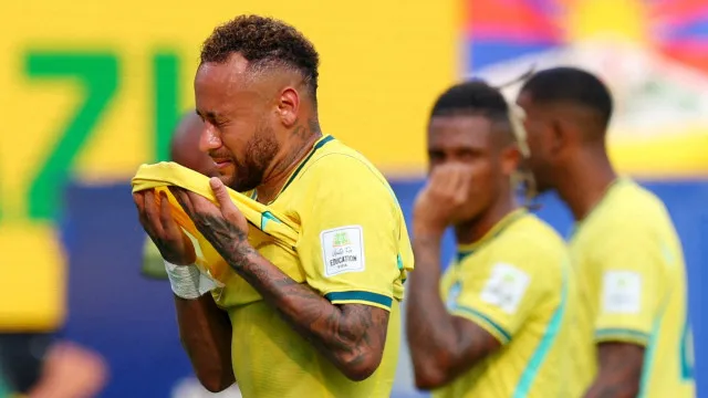 Desolado, Neymar nÃ£o evita as lÃ¡grimas apÃ³s eliminaÃ§Ã£o do Brasil