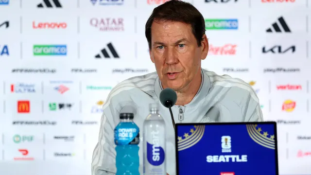
                    Rudi Garcia ironiza decisão da FIFA: 