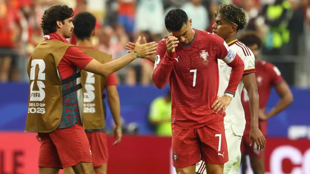 
                    EM DIRETO: De Martínez aos jogadores. As reações à queda do Mundial2026
                