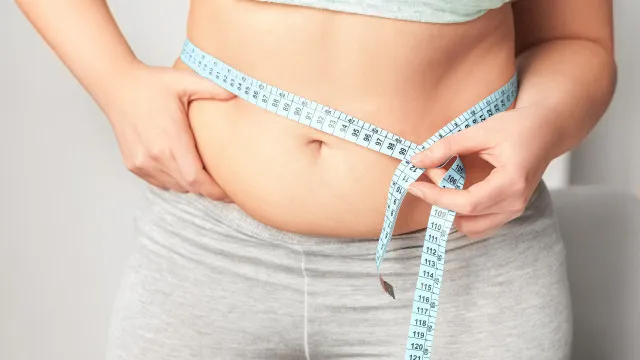Barriguinha? Quatro alimentos que aumentam a gordura abdominal