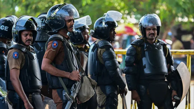 
                    Confrontos em prisão no Sri Lanka provocam pelo menos 25 mortos
                