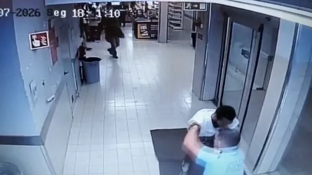 PolÃcia agredido por ladrÃ£o em supermercado da Amadora. NinguÃ©m o ajudou
