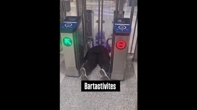 Tenta entrar no metro de São Francisco sem pagar e acaba presa em cancela